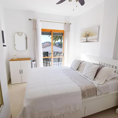 Casa Clara, 2 Bedroom With Communal Pool Hansonholiday Apartment *